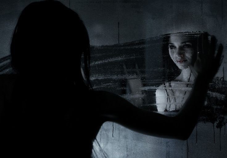 Создать мем: мистические триллеры, тёмное зеркало / look away (2018), india eisley тёмное зеркало