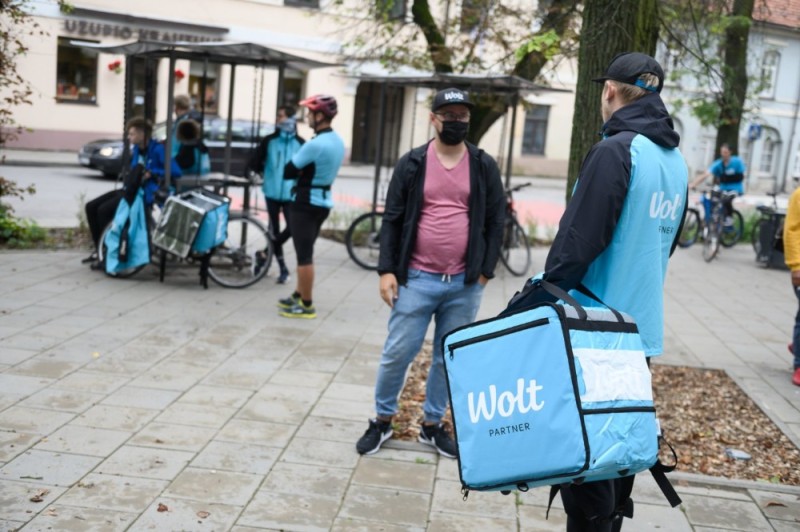 Create meme: deliveroo, volt courier, courier 