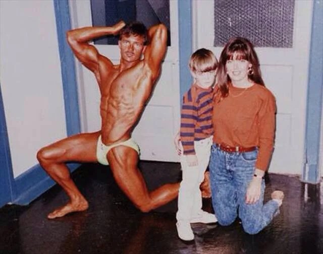 Create meme: bodybuilder , Arnold Schwarzenegger bodybuilding, a moronic family