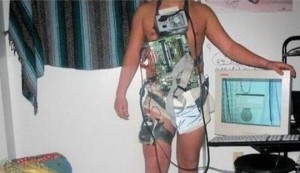 Создать мем: worst gaming setup, компьютерный юмор сисадмина, ремонтирует компьютер смешное