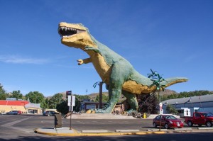Создать мем: worlds largest dinosaur, хот место динозавр, провинциальный парк динозавров канада
