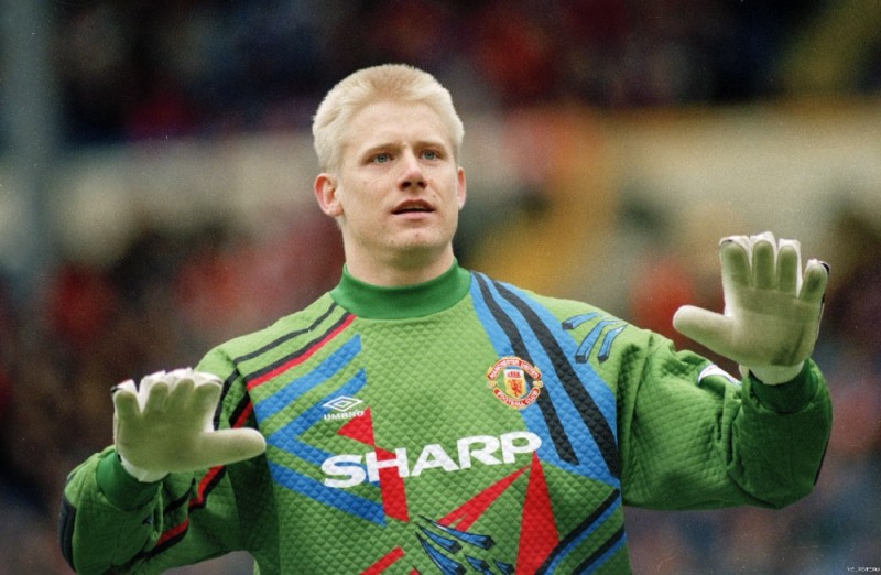 Create meme: peter schmeichel, schmeichel goalkeeper, goalkeeper 