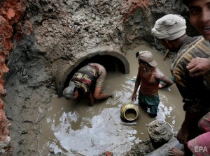 Create meme: sewer, the sewer cleaner in India