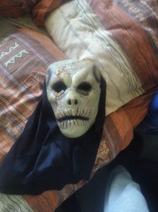 Создать мем: человек, страшные маски на хэллоуин, маска