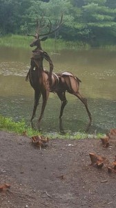Создать мем: юго-западный лесопарк екатеринбург, страшная скульптура кентавр олень, жуткое искусство