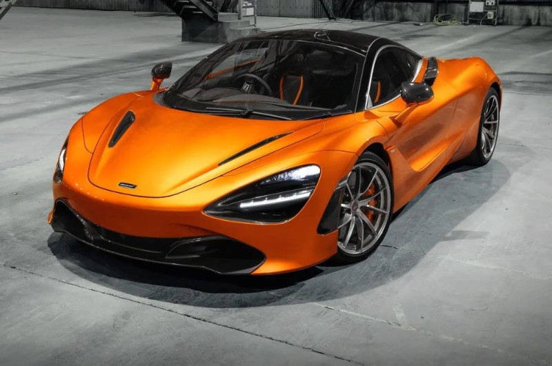 Создать мем: макларен 720, макларен, машина mclaren