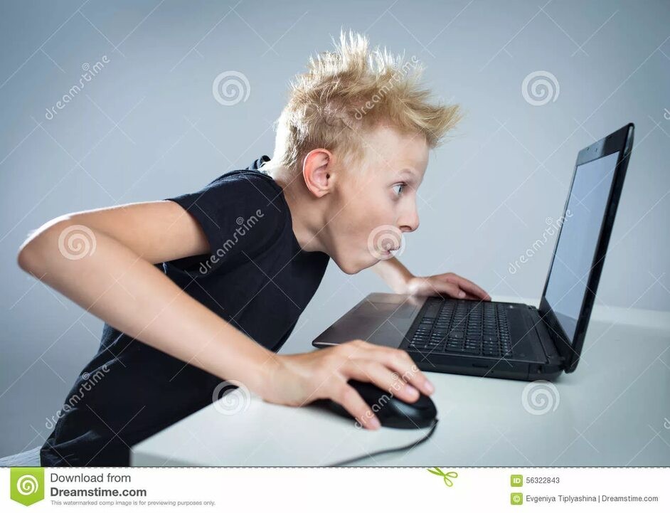 Картинки подросток сидит за компьютером