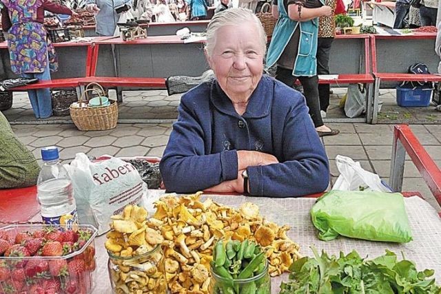 Create meme: street trade, woman , vegetables market