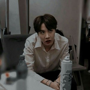 Создать мем: мужчина, hoseok bts, бтс мемы