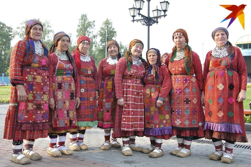 Create meme: national costumes of the Udmurts, Udmurt collective buranovskiye babushki, Udmurt folk costume for women