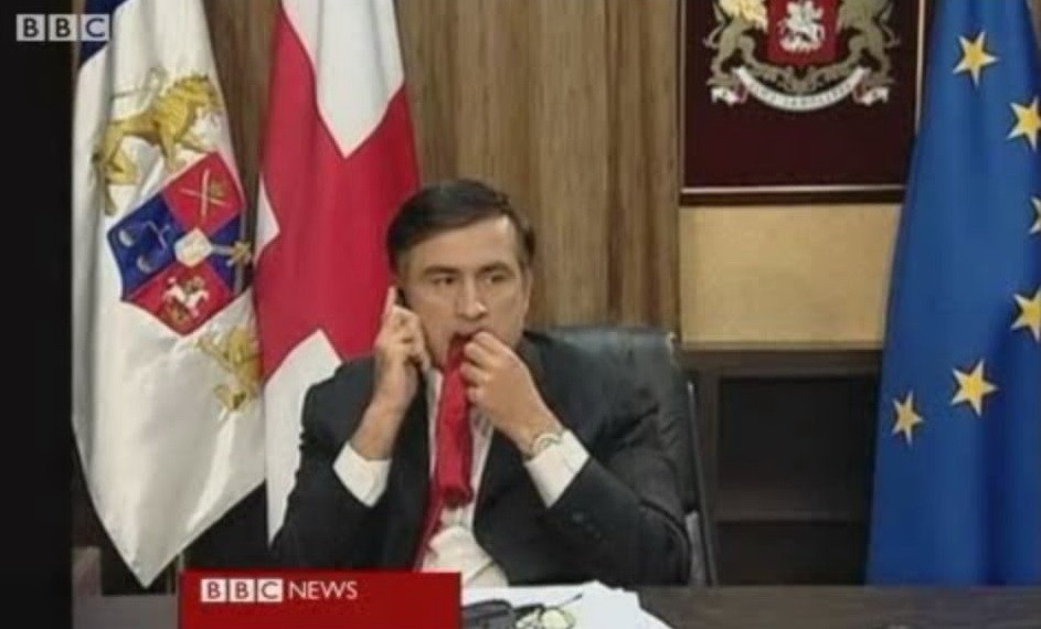 Создать мем Инцидент с галстуком Саакашвили саакашвили ест галстук саакашвили 2008 галстук 