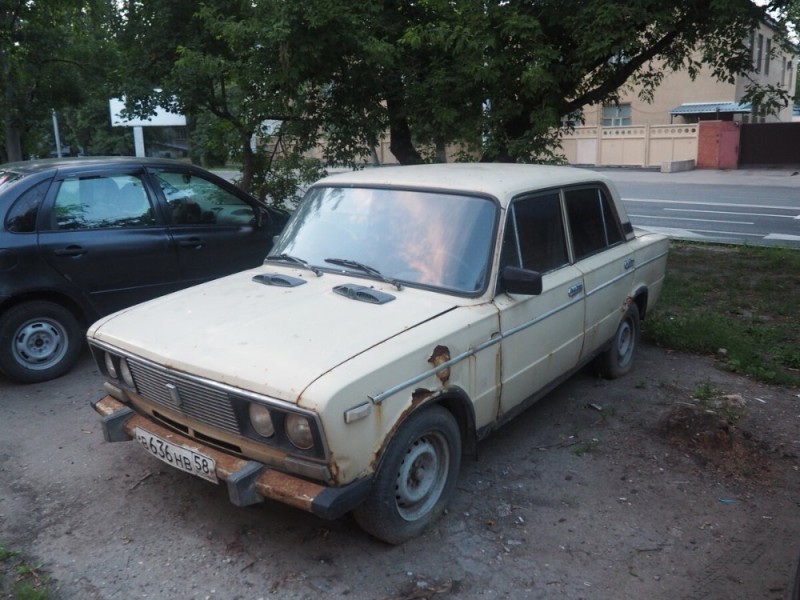 Create meme: VAZ (Lada) 2106 , lada 1600, vaz 2106 white