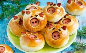 Создать мем: булочки свинки с сосисками, милые плюшки свиньи с сосисками, булочки хрюшки