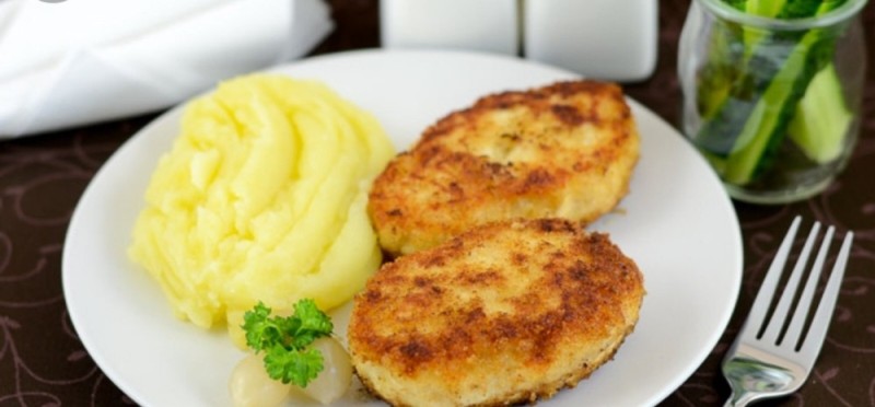 Create meme: mashed potatoes with a cutlet, cutlets with cheese, mashed potatoes with a cutlet