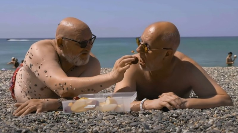 Создать мем: человек, мужчина, дмитрий пучков на пляже