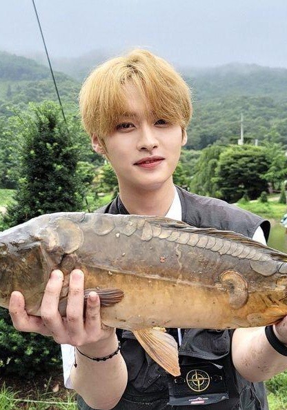 Create meme: advertising fishing carp, carp fishing, minho caught a fish