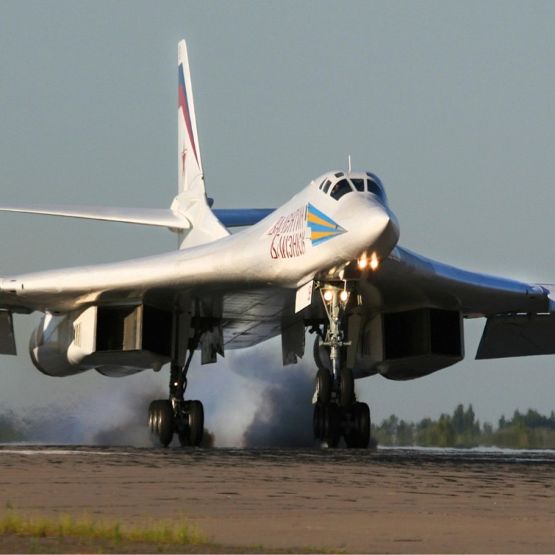 Create meme: tu-160 white swan, tu-160m2, strategic bomber Tu 160