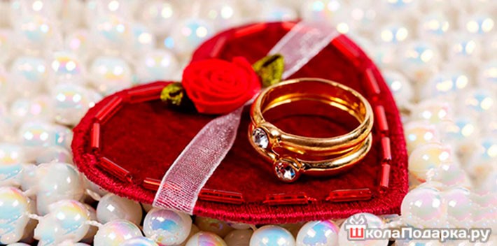 Create meme: ruby wedding rings, engagement ring, ruby jewelry for a ruby wedding