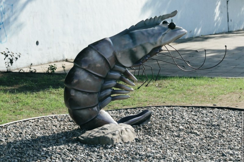 Create meme: figure, big lobster, vladivostok shrimp statue