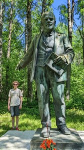 Создать мем: памятник ленину в сиэтле, памятник ленину в гусеве, памятник ленину в разливе