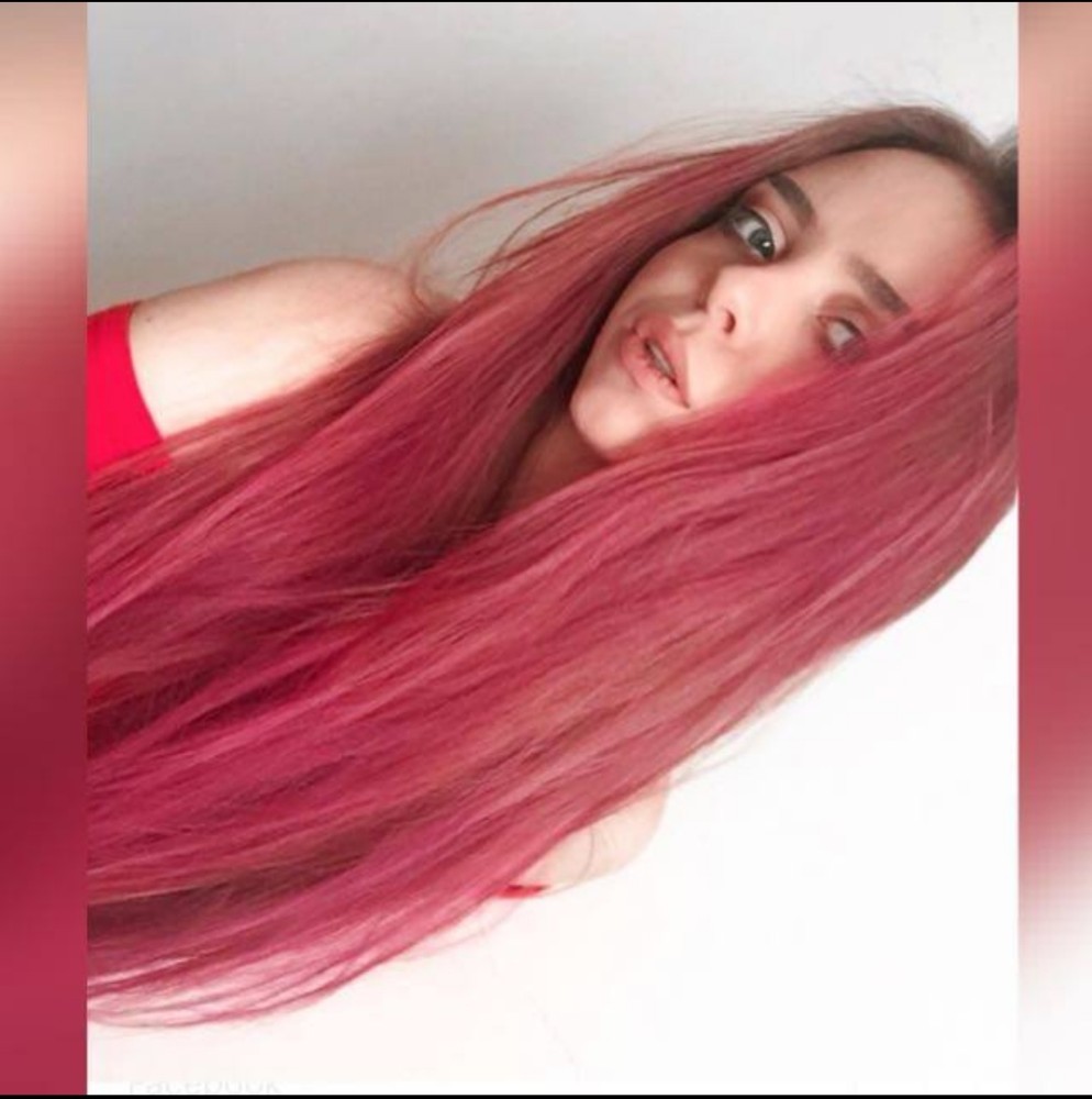 Инстасамка фото с красными волосами