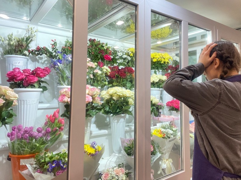 Create meme: refrigerator for flowers, flower showcase, flower business