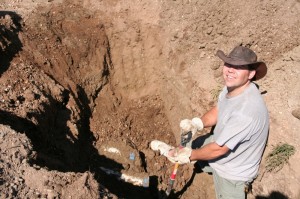 Создать мем: археология, палеонтологические раскопки, копает яму