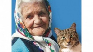 Create meme: rewrote hut at the cat, grandma with a cat, grandma and her cat
