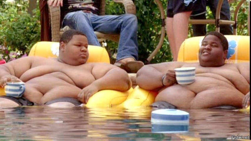 Создать мем: фильм выпускной угар 2008, джерод миксон, жирные мужчины на пляже