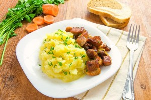 Создать мем: scrambled eggs, венский шницель, potato