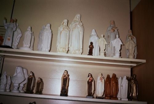 Create meme: sculpture of the Virgin Mary, Catholic figurines, statue of the Virgin Mary