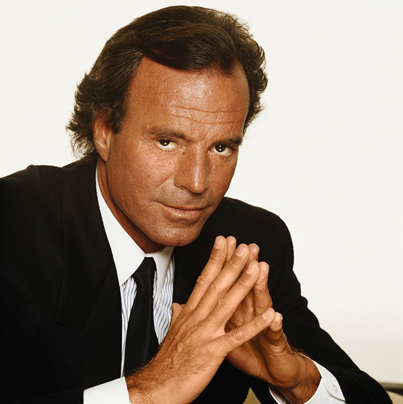 Create meme: julio iglesias, j iglesias, Julio Iglesias 2023