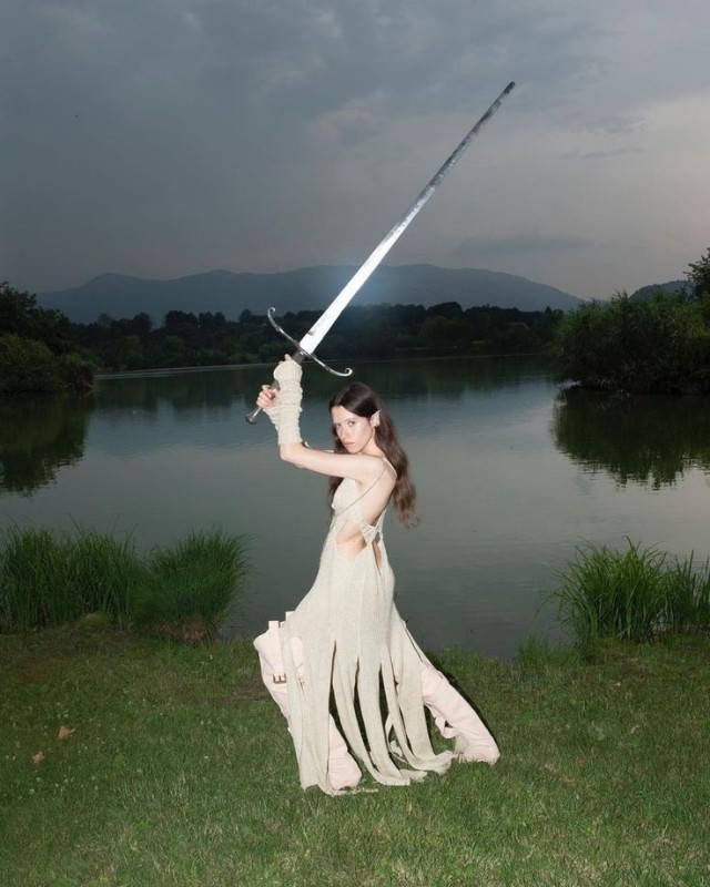 Create meme: Kahlan Amnell Cosplay, Model: Theda B Photographer: Marcus Ranum, Princess with a sword photo shoot