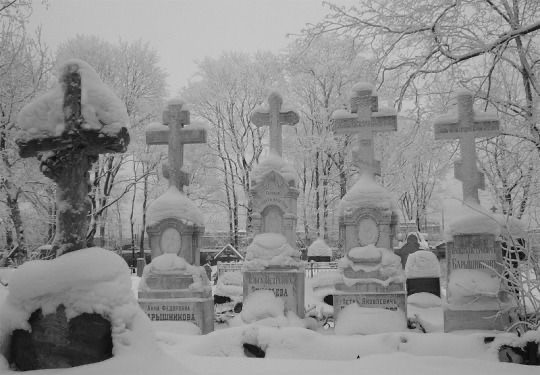 Create meme: cemetery , cemetery in the snow, cemetery in winter
