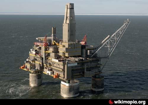 Create meme: piltun-Astokhskaya-b Sakhalin 2 platform, The Lunskaya-a Sakhalin 2 platform, offshore