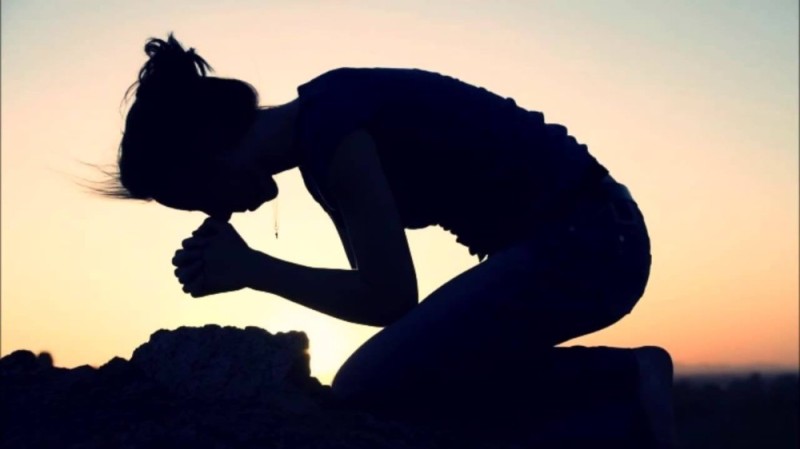 Создать мем: молящийся человек, женщина, светлана михайловна бондаренко