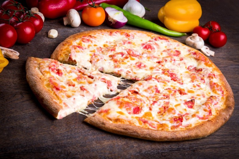 Create meme: pizza , the pizza is juicy, beautiful pizza