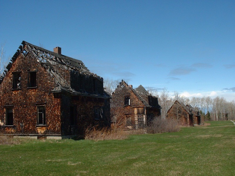 Создать мем: здание, village, ghost town