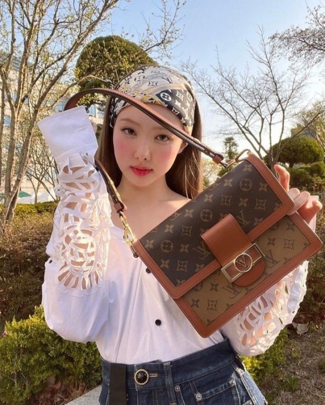 Create meme: dauphine louis vuitton bag, fashion bags, louis vuitton waist bag