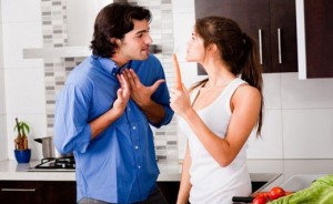 Создать мем: принять решение, муж и жена ругаются на кухне, причины развода