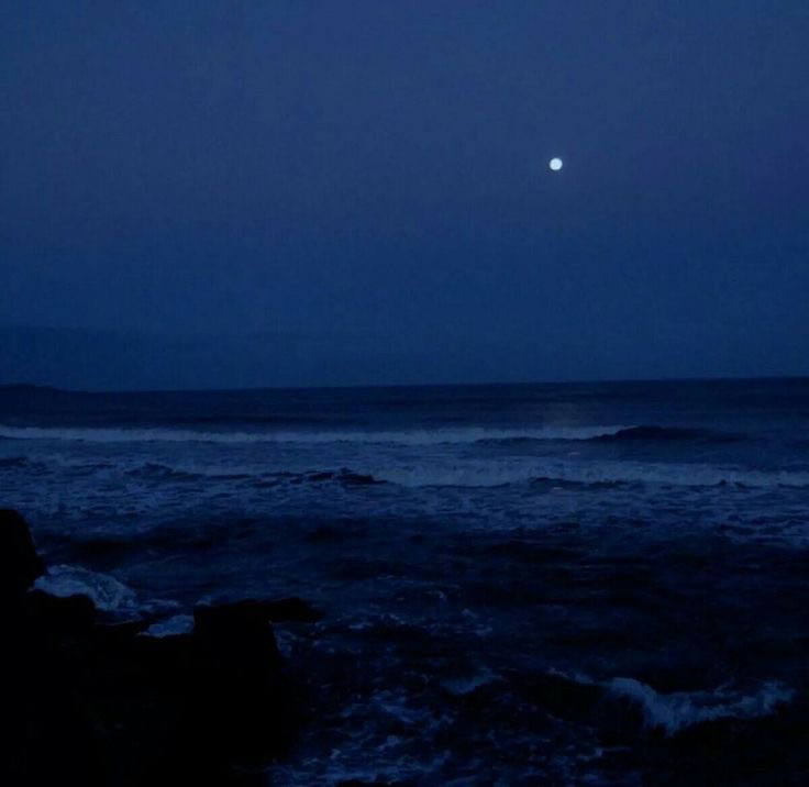Создать мем: ночной океан, эстетика тёмно синего, море ночное