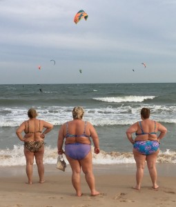 Создать мем: fat ass bikini, пенсионеры на пляже, mature chubby beach