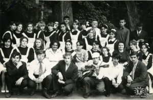 Создать мем: школа 27 петрозаводск выпуск 1980 год, выпускники 1971 года, школа 17 тирасполь выпуск 1981 год