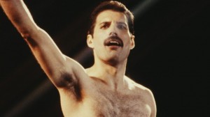 Создать мем: фредди меркьюри бакки, freddie mercury торс, фредди меркури 1981