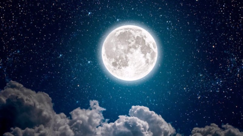 Создать мем: ночное небо с луной и звездами, луна, луна на ночном небе