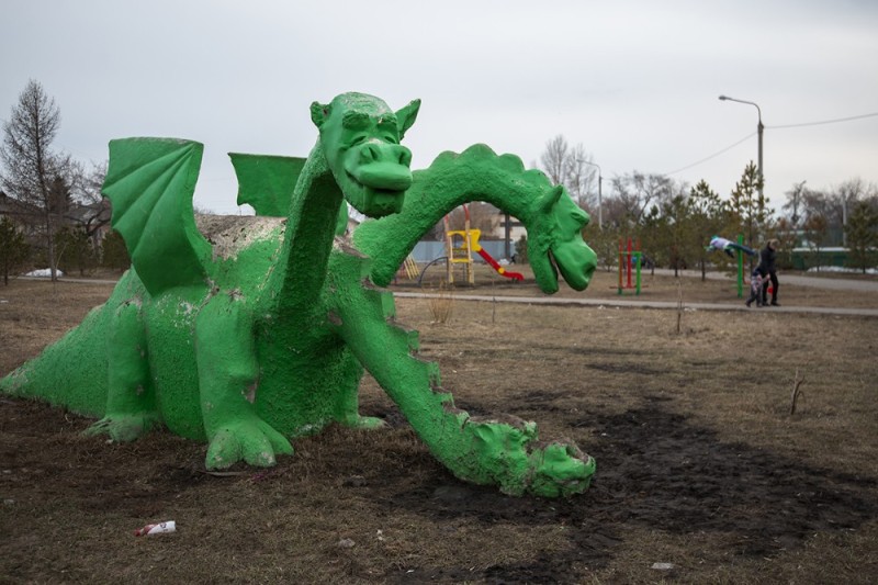 Create meme: sculpture of the serpent gorynych, serpent Gorynych sculpture, the monument of the serpent dragon