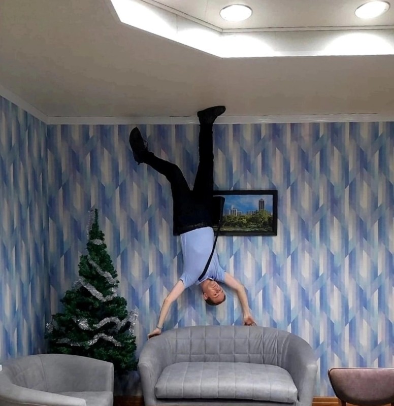 Create meme: the house is upside down, house upside down St. petersburg, Museum house shifter Moscow