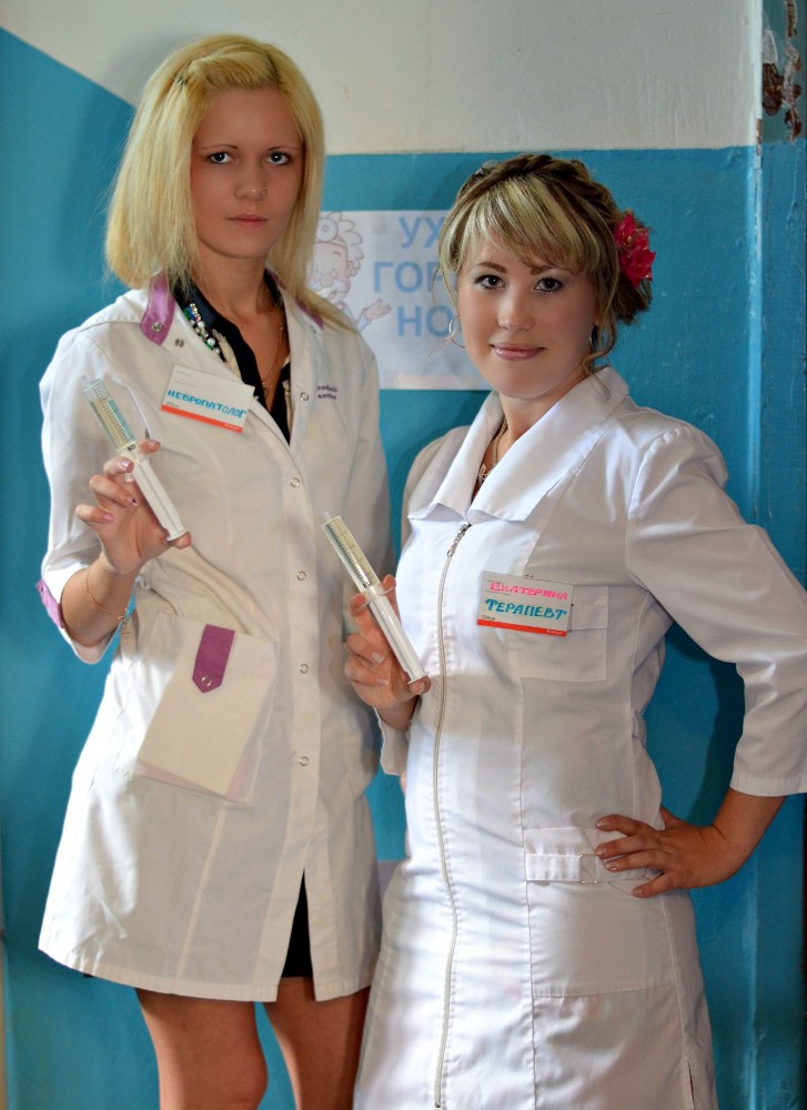 Медсестры в халатах