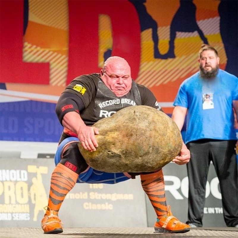 Создать мем: 2018 arnold strongman classic, самый сильный человек в мире 2021, камни атласа стронгмен