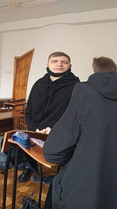 Создать мем: приговор суда, заседание суда, парень